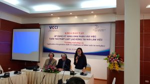 Read more about the article Khóa đào tạo “Áp dụng kỹ năng đàm phán vào việc tuân thủ pháp luật lao động tại nơi làm việc” tại Hà Nội ngày 22,23/3/2018