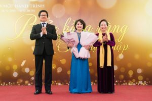 Read more about the article Chương trình “VWEC, 18 năm – một hành trình: Những Bông Hồng Vàng thời hội nhập”