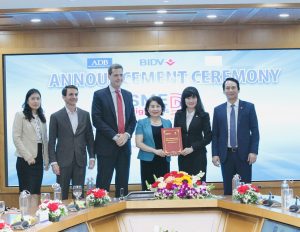 Read more about the article Chủ tịch Hội đồng Doanh nhân nữ Việt Nam tham dự Lễ Công bố Chương trình “Chuyển đổi số cùng SME – SME Digitrans”