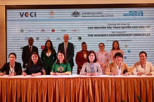 Read more about the article 19 doanh nghiệp tại Thừa Thiên Huế và Đà Nẵng đã tham gia ký Ủng hộ Các Nguyên tắc Trao quyền cho Phụ nữ (Women’s Empowerment Principles – WEPs) tại Hội thảo Kết nối kinh doanh “Đa dạng nhà cung cấp và Mua sắm có trách nhiệm giới” ngày 25/06/2024