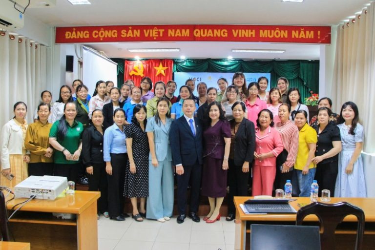 Read more about the article Khóa đào tạo “Ứng dụng công nghệ số để tăng tốc kinh doanh trong bối cảnh chuyển đổi xanh” ngày 21/8/2025 tại Vĩnh Long